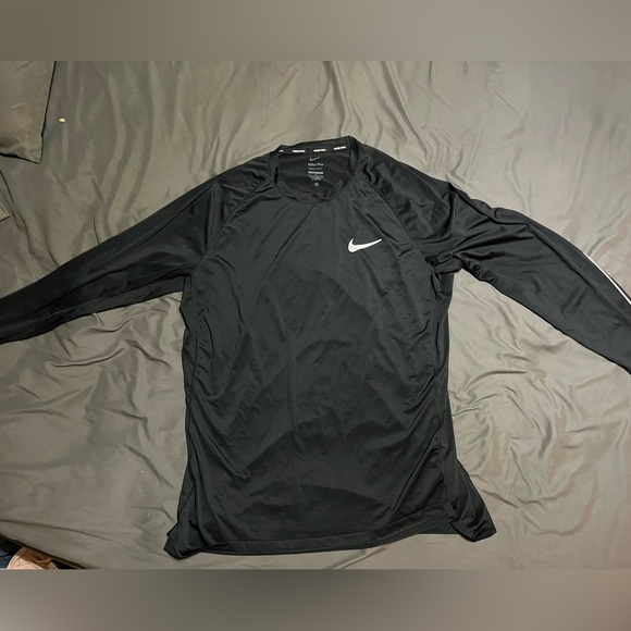 Nike and Under Armour long sleeve performance shirts size: both XL - Picture 2 of 5